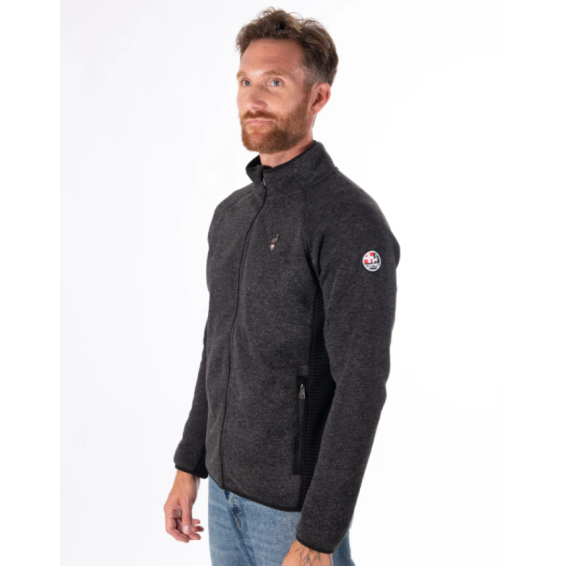 Moška jopica  AULP RONAL v elegantni antracitni barvi — topla, zračna in izjemno udobna jakna za vse vaše zunanje avanture. Zasnovana za smučanje, gorsko pohodništvo, treking in druge športne dejavnosti, ponuja odlično izolacijo brez zmanjšanja zračnosti