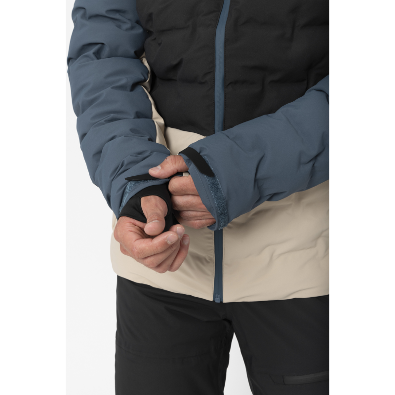 Odkrij moško smučarsko jakno 2117 MALA z izolacijo ALTO Wool in membrano 15K/15K. Topla, vodoodporna in trajnostna izbira za zahtevne zimske razmere.