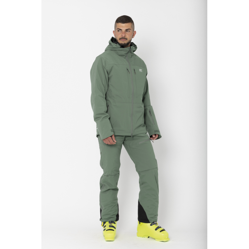 Odkrij 2117 NAUSTA: moško smučarsko jakno z 20K vodoodpornostjo, 30K zračnostjo, RECCO zaščito in ALTO Wool toploto. Trajnost, toplina in vrhunska funkcija.