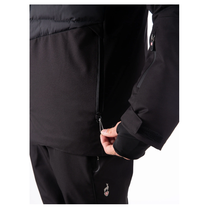 Moška smučarska jakna AULP CESAR z 15K/15K membrano, lepljenimi šivi in ripstop paneli zagotavlja vrhunsko zaščito, toplino in udobje na snegu.