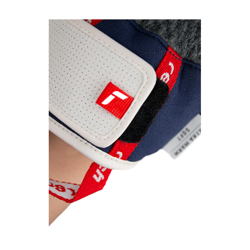 Odkrij rokavice Reusch Alexis Pinturault – popolno ravnovesje med toploto, oprijemom in eleganco. Profesionalna kakovost, Softshell udobje in kozje usnje za brezkompromisno smuko. Samo pri AS Sport Outlet!