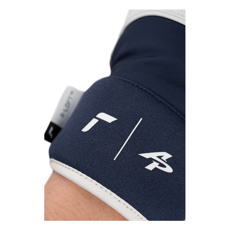 Odkrij rokavice Reusch Alexis Pinturault – popolno ravnovesje med toploto, oprijemom in eleganco. Profesionalna kakovost, Softshell udobje in kozje usnje za brezkompromisno smuko. Samo pri AS Sport Outlet!