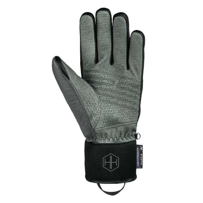 Reusch Henrik Kristoffersen Signature – ekskluzivne usnjene smučarske rokavice z R-LOFT™ izolacijo, karbonsko zaščito in popolnim oprijemom. Elegantna izbira za zahtevne smučarje. Na voljo pri AS Sport Outlet.