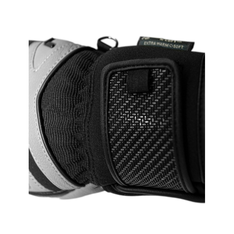 Reusch Henrik Kristoffersen Signature – ekskluzivne usnjene smučarske rokavice z R-LOFT™ izolacijo, karbonsko zaščito in popolnim oprijemom. Elegantna izbira za zahtevne smučarje. Na voljo pri AS Sport Outlet.