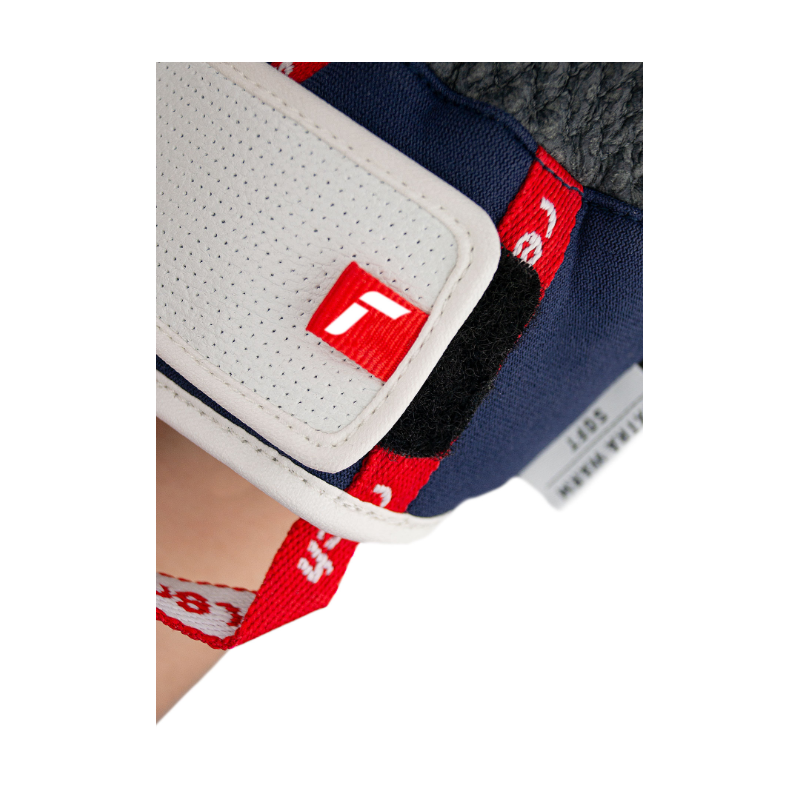 Odkrij izjemno zmogljivost in slog z moškimi smučarskimi rokavicami REUSCH ALEXIS PINTURAULT. Izdelane iz kozjega usnja z R-Loft™ izolacijo in SoftPlush podlogo nudijo toplino, oprijem in udobje profesionalne ravni.