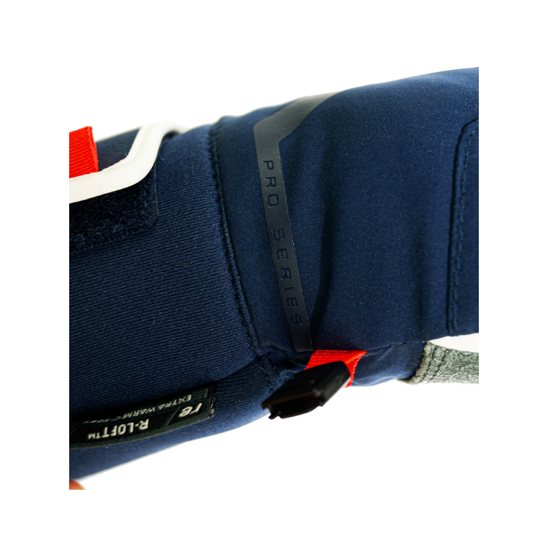 Odkrij izjemno zmogljivost in slog z moškimi smučarskimi rokavicami REUSCH ALEXIS PINTURAULT. Izdelane iz kozjega usnja z R-Loft™ izolacijo in SoftPlush podlogo nudijo toplino, oprijem in udobje profesionalne ravni.