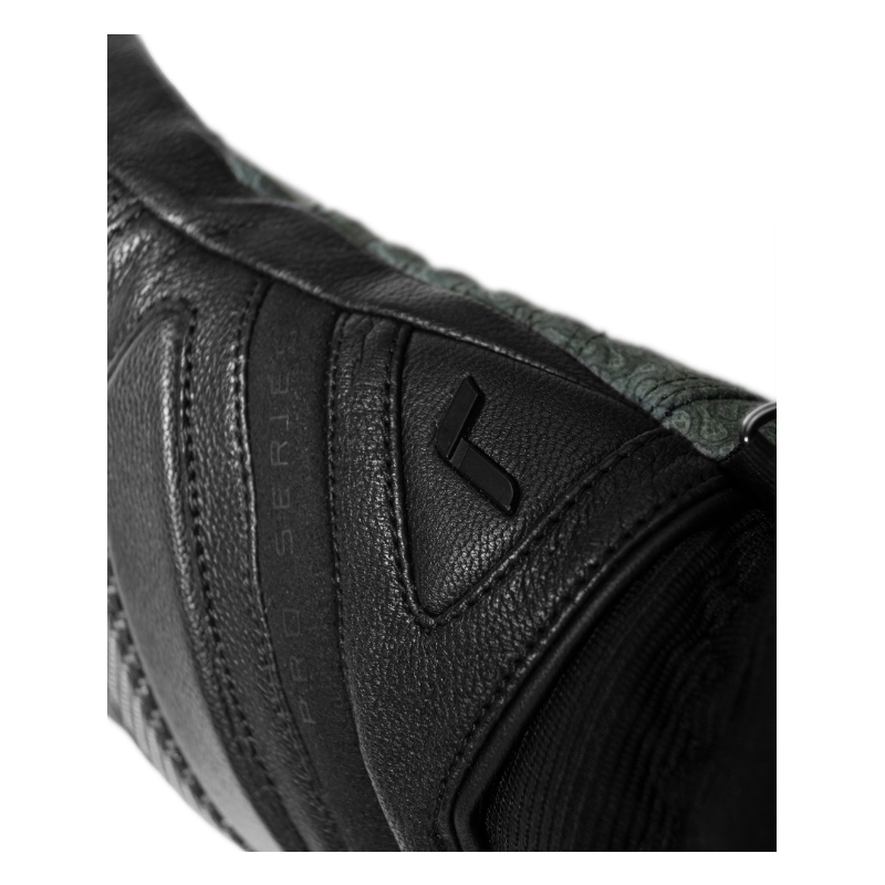 Reusch Marco Schwarz Signature – prestižne črne usnjene smučarske rokavice z R-LOFT™ izolacijo, karbonsko zaščito in popolnim oprijemom. Izberi profesionalno kakovost pri AS Sport Outlet.