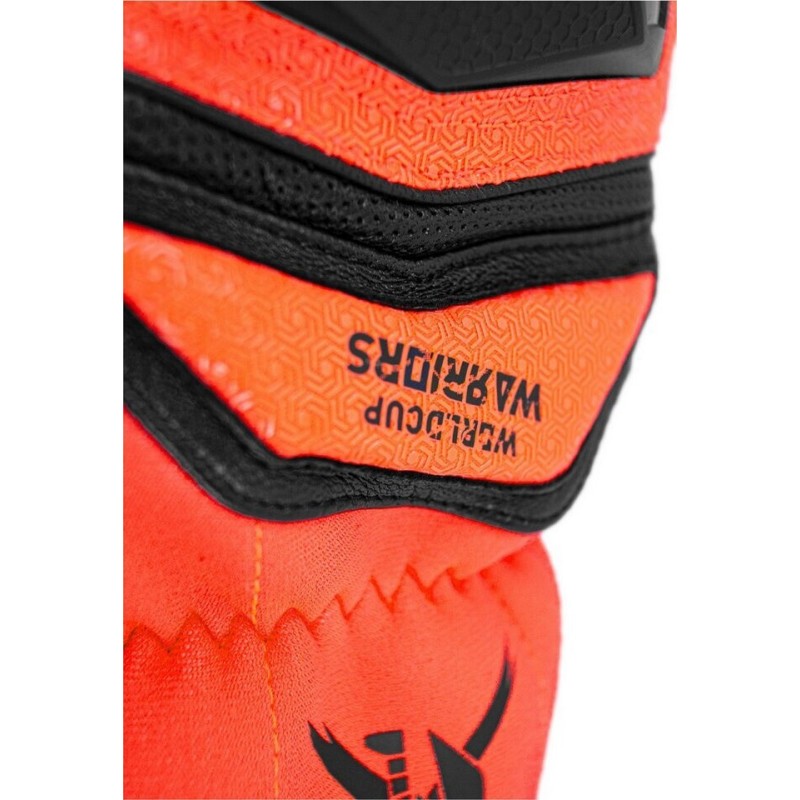 Reusch Worldcup Warrior SC – profesionalne moške smučarske rokavice z zaščito členkov, usnjenim oprijemom in PrimaLoft® Gold izolacijo. Popolne za ekstremno smučanje!