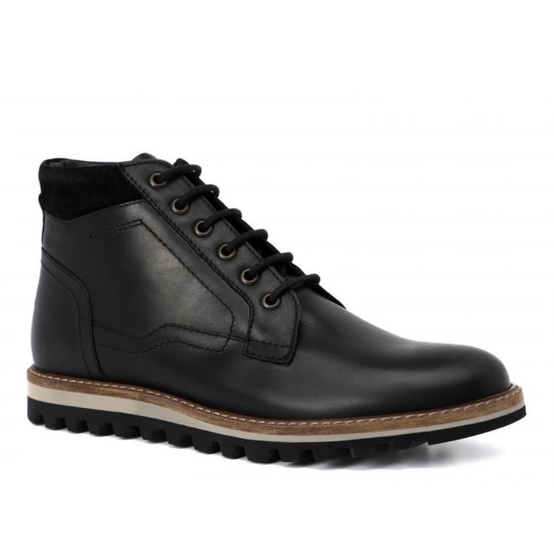 Moški visoki čevlji TBS HOLMENN združujejo vrhunsko eleganco s trpežnostjo. Izdelani iz kakovostnega usnja, ti čevlji ponujajo izjemno udobje in slog. Njihov gumijast podplat zagotavlja dober oprijem in stabilnost.