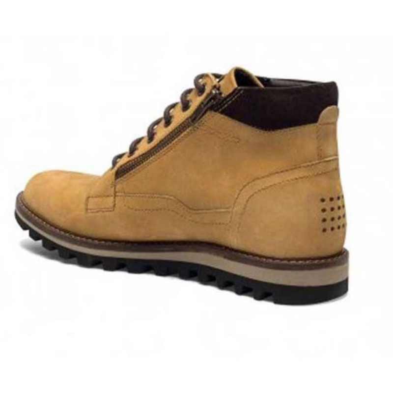 Moški visoki čevlji TBS HOLMENN združujejo vrhunsko eleganco s trpežnostjo. Izdelani iz kakovostnega usnja, ti čevlji ponujajo izjemno udobje in slog. Njihov gumijast podplat zagotavlja dober oprijem in stabilnost,