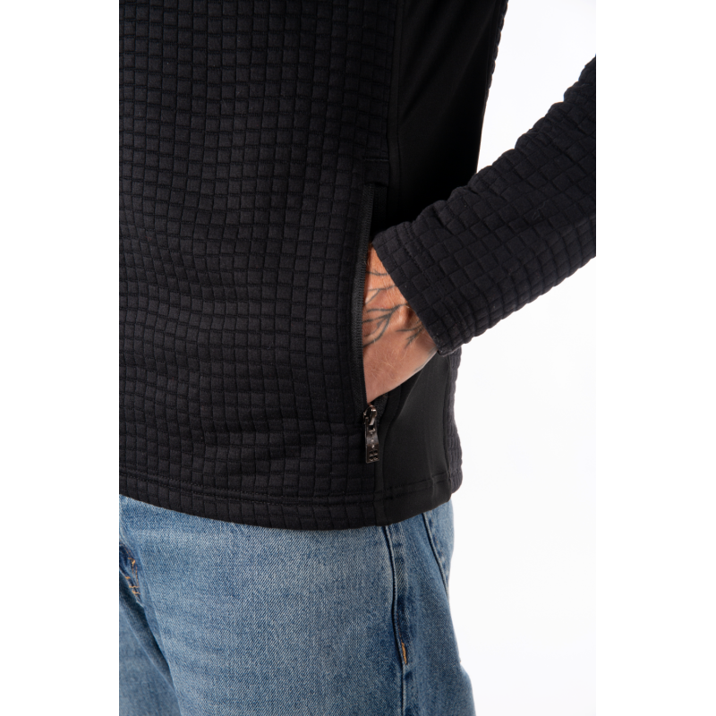 Moški midlayer AULP CRUIZ BLACK zagotavlja popolno toploto, izjemno svobodo gibanja in zračno jacquard pletivo. Odličen kot srednji sloj za smučanje ali outdoor aktivnosti. Odkrij udobje in performance v AS Sport Outlet.