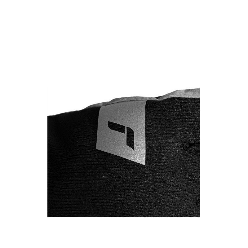 Te rokavice so zasnovane za udobje in zaščito pred vremenskimi vplivi ter omogočajo uporabo na zaslonih na dotik, kar jih naredi idealne za dejavnosti na prostem v hladnih in mokrih razmerah.