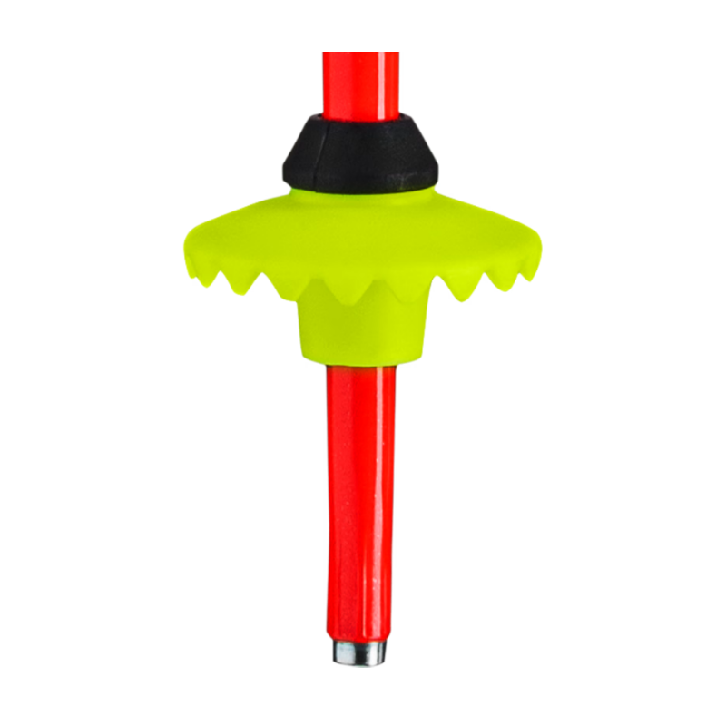 Otroške smučarske palice LEKI Racing z lahkim aluminijem TS 4.5 in PA Safety gripom zagotavljajo varen oprijem, nadzor in zabavo za male smučarske navdušence.