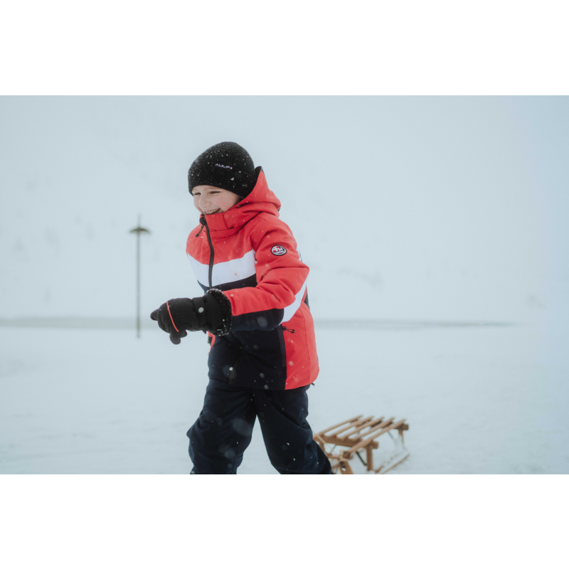 Odkrijte otroško smučarsko jakno AULP Chaka Flame Red – izredno lahko, zračno in vodoodporno (10K/10K). Z lycra rokavi, odprtinami za palce in snemljivo kapuco nudi popolno zaščito in svobodo gibanja na snegu. Idealna izbira za aktivne malčke!