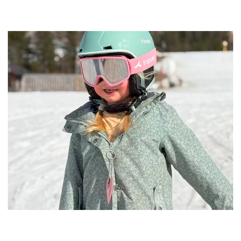 Otroško smučarska čelado TRIPOINT 204 Constance Free Ride –vrhunsko čelado, zasnovano posebej za mlade smučarje in zagotavlja izjemno varnost in udobje med njihovimi zimskimi dogodivščinami.