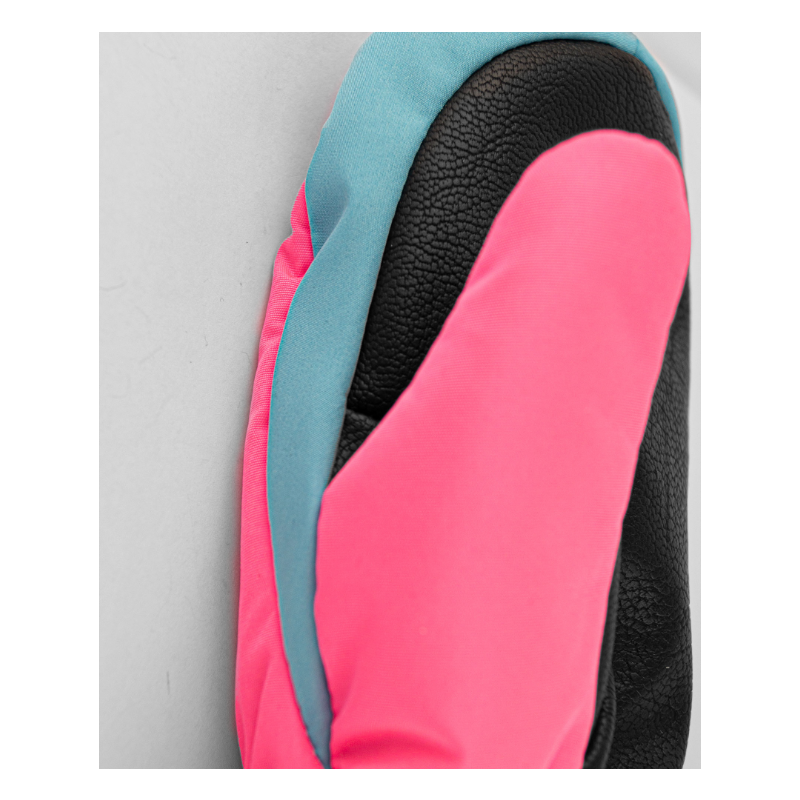 Otroške rokavice Reusch Ben Mitten – tople, mehke in izjemno udobne rokavice z dolgo zadrgo za enostavno oblačenje. Vodoodbojne in tople zahvaljujoč R-LOFT™ izolaciji. Na voljo v AS Sport Outlet!