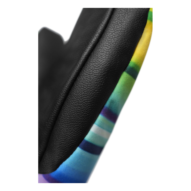 Reusch Carter R-TEX® XT – barvite, vodoodporne in tople otroške rokavice iz mehke Softshell tkanine. Popolne za male smučarje, ki uživajo v snegu! Odkrij udobje in zaščito pri AS Sport Outlet.