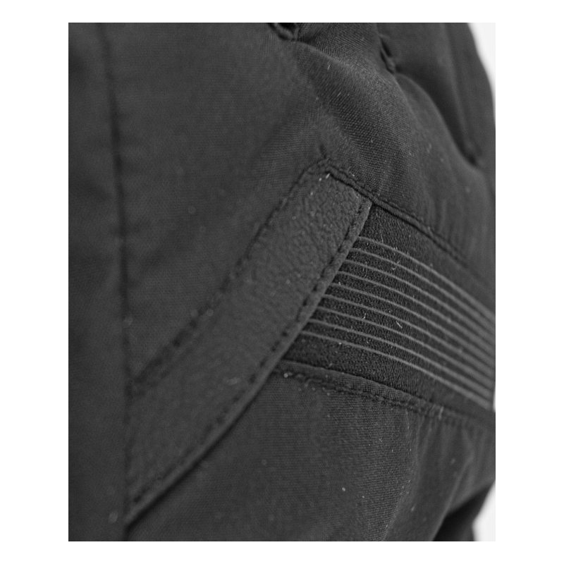 Otroške smučarske rokavice REUSCH Flash z GORE-TEX membrano zagotavljajo toploto, nepremočljivost in odličen oprijem. Idealne za aktivne mlade smučarje – AS Sport Outlet.