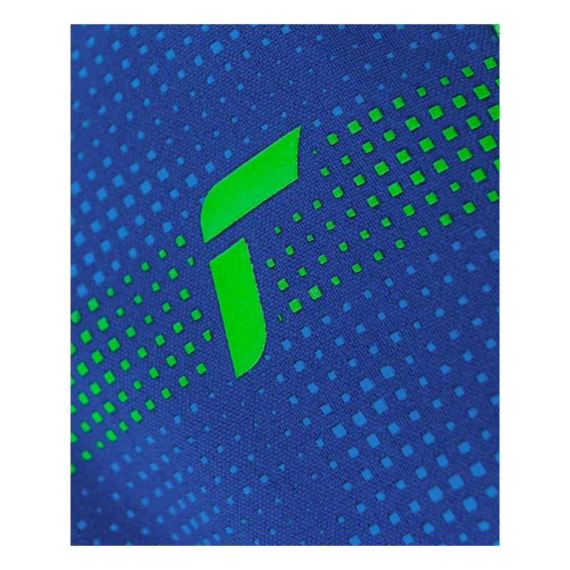 Otroške rokavice Reusch Maxi R-TEX® XT Mitten – tople, mehke in popolnoma vodoodporne rokavice z dolgo manšeto in zapiralnim sistemom. Idealne za male raziskovalce snega! Na voljo v AS Sport Outlet.