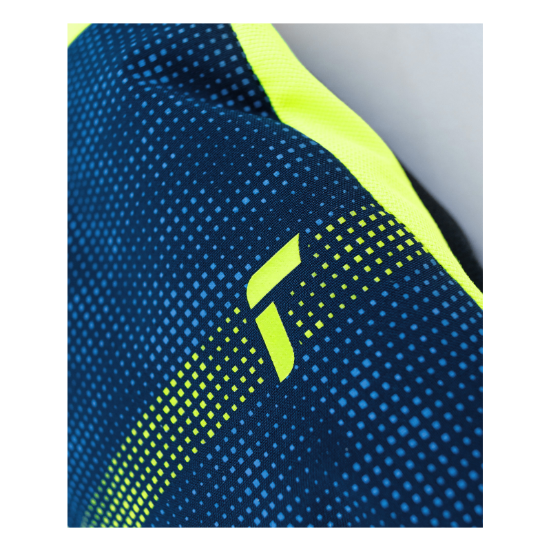 Otroške rokavice Reusch Maxi R-TEX® XT Mitten – tople, mehke in popolnoma vodoodporne rokavice z dolgo manšeto in zapiralnim sistemom. Idealne za male raziskovalce snega! Na voljo v AS Sport Outlet.