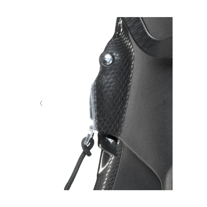 ROXA R/Fit Hike 90 ski boots are the comfort you've been waiting for! The R/Fit series has all the features that enhance your comfort and performance. The 102 mm BioFit shell can be heat-molded to fit the shape of the skier's foot.