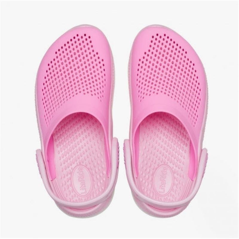 Otroški Crocs LiteRide 360 Clog 207021 so prikazani kot izjemno udobna in sodobna obutev, zasnovana za aktivne otroke. Model izstopa z mehko LiteRide™ peno, ki zagotavlja vrhunsko blaženje in lahkotnost pri vsakem koraku.