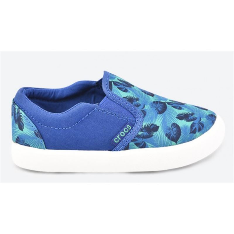 Lahki in udobni Crocs Citilane Slip-On – otroški slip-on čevlji z modernim, športno-elegantnim videzom, ki omogočajo hitro obuvanje brez vezalk. Croslite™ podplat poskrbi za mehko blaženje in celodnevno udobje, zato so odlični za šolo, vrtec in vsakodnevno uporabo.