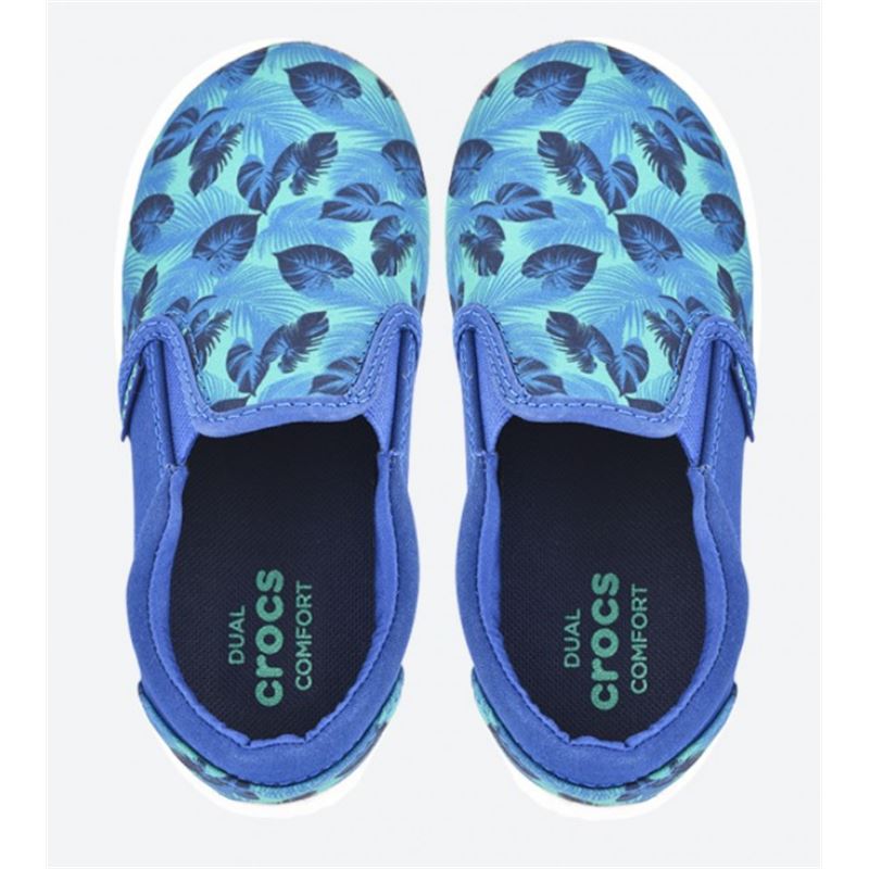 Lahki in udobni Crocs Citilane Slip-On – otroški slip-on čevlji z modernim, športno-elegantnim videzom, ki omogočajo hitro obuvanje brez vezalk. Croslite™ podplat poskrbi za mehko blaženje in celodnevno udobje, zato so odlični za šolo, vrtec in vsakodnevno uporabo.