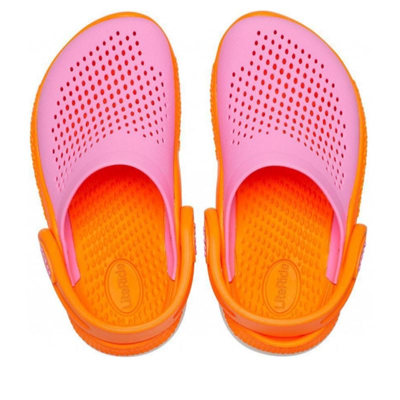 Lahek in izjemno udoben Crocs LiteRide 360 Kids Clog – popolna izbira za aktivne otroke, ki potrebujejo mehko blaženje, zračnost in celodnevno udobje pri igri, v vrtcu ali na prostem.
