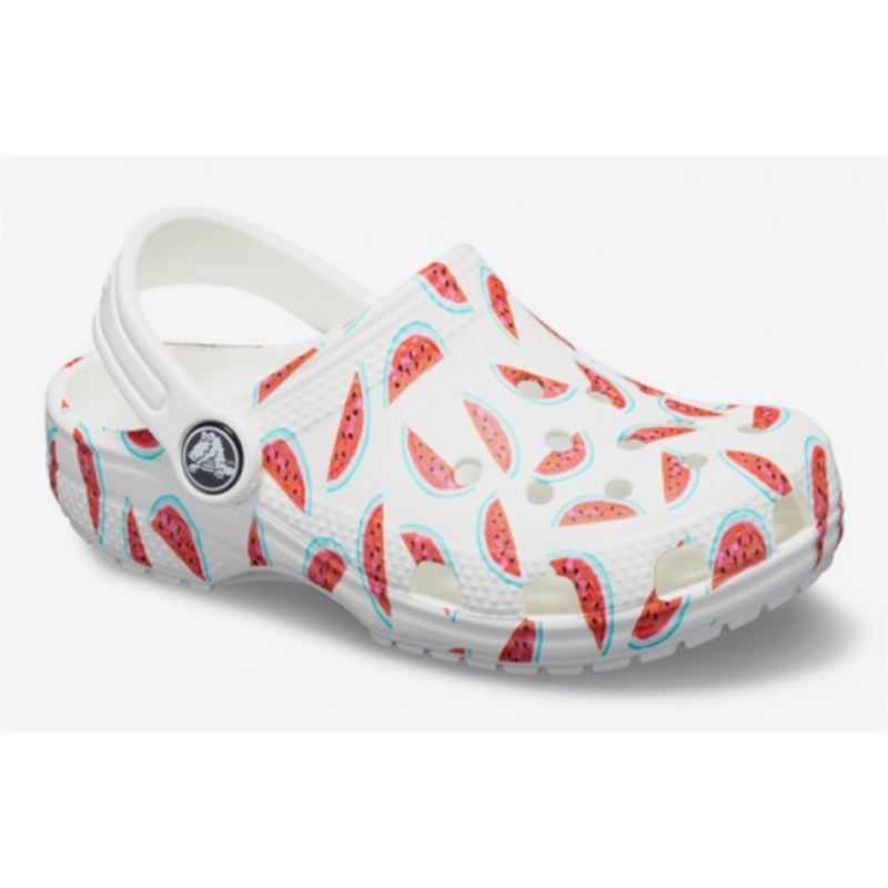 Igrivi in udobni Crocs Classic Seasonal Graphic Clog za otroke – lahki natikači s prepoznavnim Crocs udobjem in barvitimi sezonskimi vzorci, ki dodajo zabaven, otroški videz. Idealni za igro, vrtec in brezskrbne poletne dni.