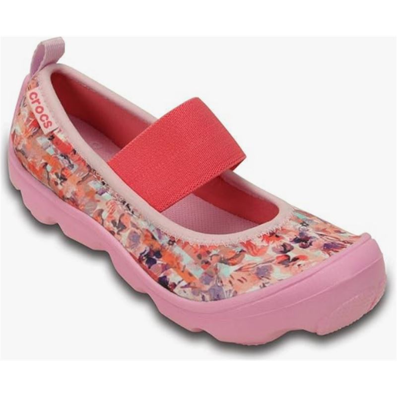 Udobni in zaščitni Crocs Duet Busy D. Floral Shoe – lahki otroški čevlji z igrivim cvetličnim potiskom, ki združujejo Crocs udobje in dodatno zaščito zaprtega čevlja. Popolni za vrtec, igro in vsakodnevne aktivnosti, kjer sta pomembna udobje in stabilnost.