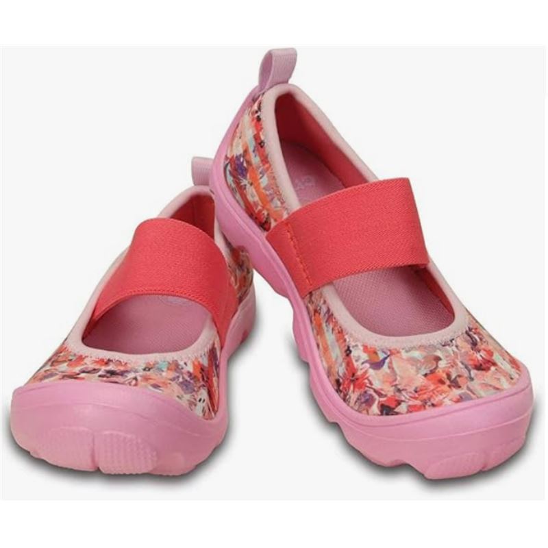 Udobni in zaščitni Crocs Duet Busy D. Floral Shoe – lahki otroški čevlji z igrivim cvetličnim potiskom, ki združujejo Crocs udobje in dodatno zaščito zaprtega čevlja. Popolni za vrtec, igro in vsakodnevne aktivnosti, kjer sta pomembna udobje in stabilnost.