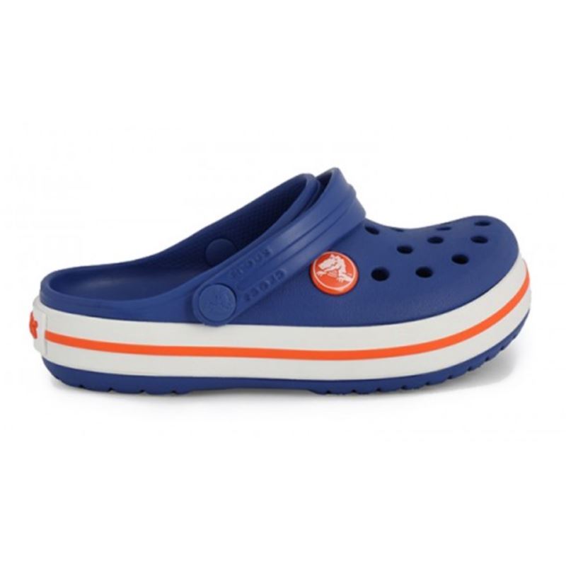Crocs Crocband Clog K 204537 so lahki in udobni otroški natikači s športnim dizajnom, ki zagotavljajo mehko blaženje in celodnevno udobje. Izdelani iz Croslite™ materiala so vodoodporni, enostavni za čiščenje in primerni za igro, šolo ali poletne aktivnosti.