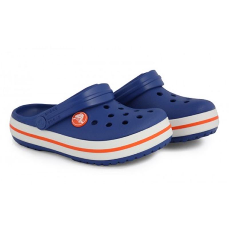 Crocs Crocband Clog K 204537 so lahki in udobni otroški natikači s športnim dizajnom, ki zagotavljajo mehko blaženje in celodnevno udobje. Izdelani iz Croslite™ materiala so vodoodporni, enostavni za čiščenje in primerni za igro, šolo ali poletne aktivnosti.
