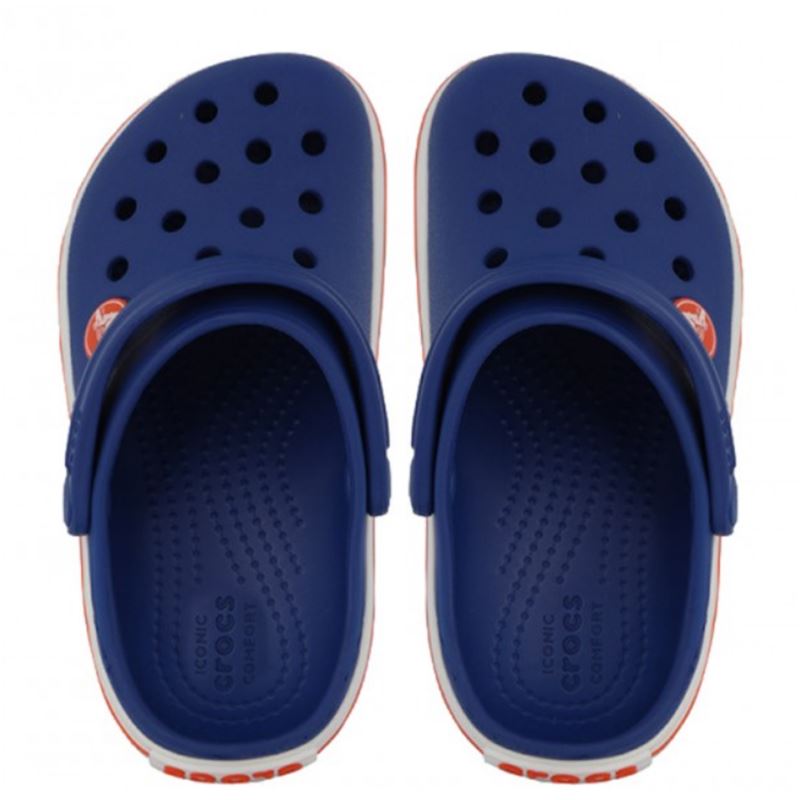 Crocs Crocband Clog K 204537 so lahki in udobni otroški natikači s športnim dizajnom, ki zagotavljajo mehko blaženje in celodnevno udobje. Izdelani iz Croslite™ materiala so vodoodporni, enostavni za čiščenje in primerni za igro, šolo ali poletne aktivnosti.