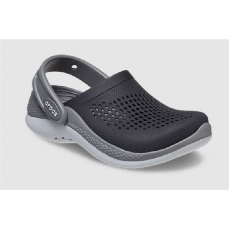 Otroški Crocs LiteRide 360 Clog T 206712 so prikazani kot izjemno lahki in udobni natikači z modernim športnim dizajnom. Izstopa mehka LiteRide™ pena, ki zagotavlja odlično blaženje in občutek “hoje po oblakih”.