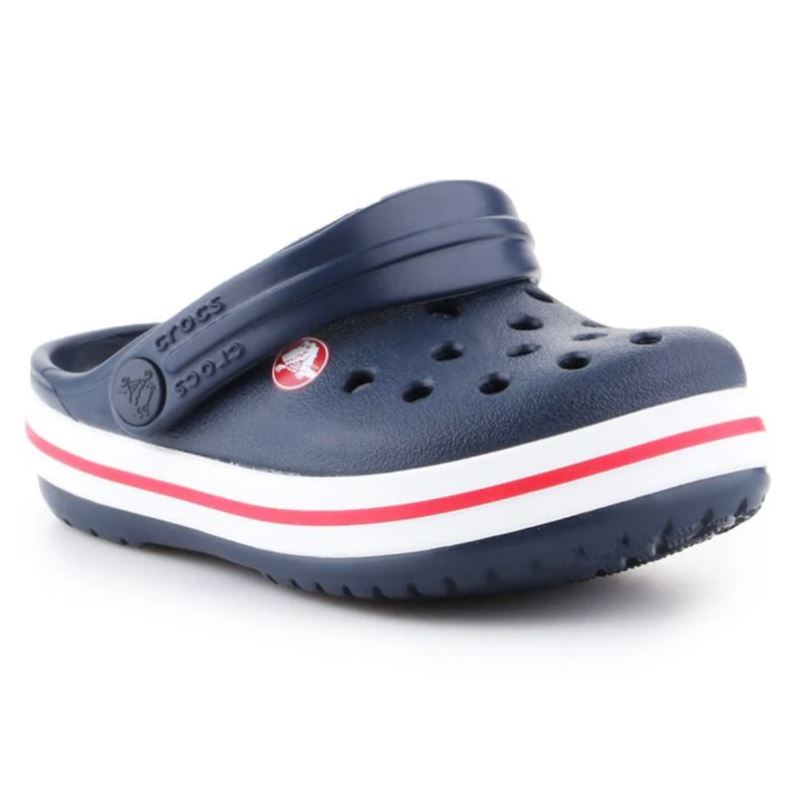 Športni in udobni Crocs Crocband Clog – otroški natikači z legendarnim Crocs udobjem in prepoznavnim Crocband dizajnom. Lahka Croslite™ zasnova, prezračevalne odprtine in stabilen pašček zagotavljajo brezskrbno igro, vrtec in poletne dogodivščine vsak dan.
