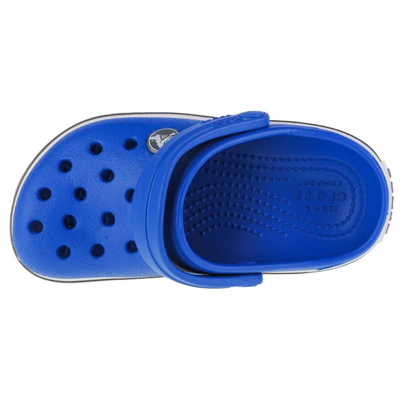 Crocs Crocband Kids Clog T 207005 so lahki in udobni otroški natikači s športnim dizajnom, ki zagotavljajo mehko blaženje in odlično prileganje. Izdelani iz Croslite™ materiala so vodoodporni, enostavni za čiščenje in popolni za igro, šolo ali poletne aktivnosti.