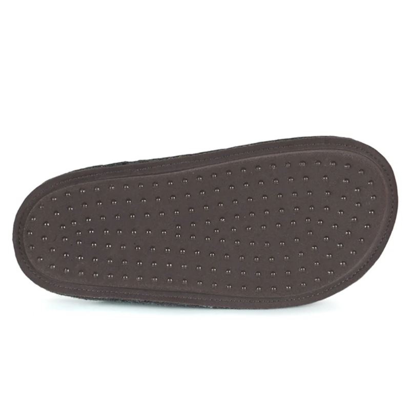 Crocs Classic Slipper 203600 so mehki in udobni hišni copati, zasnovani za sproščeno domačo uporabo in celodnevno udobje. Izdelani so iz lahkih materialov z mehko notranjo podlogo, ki nudi toplino in prijeten občutek pri nošenju.