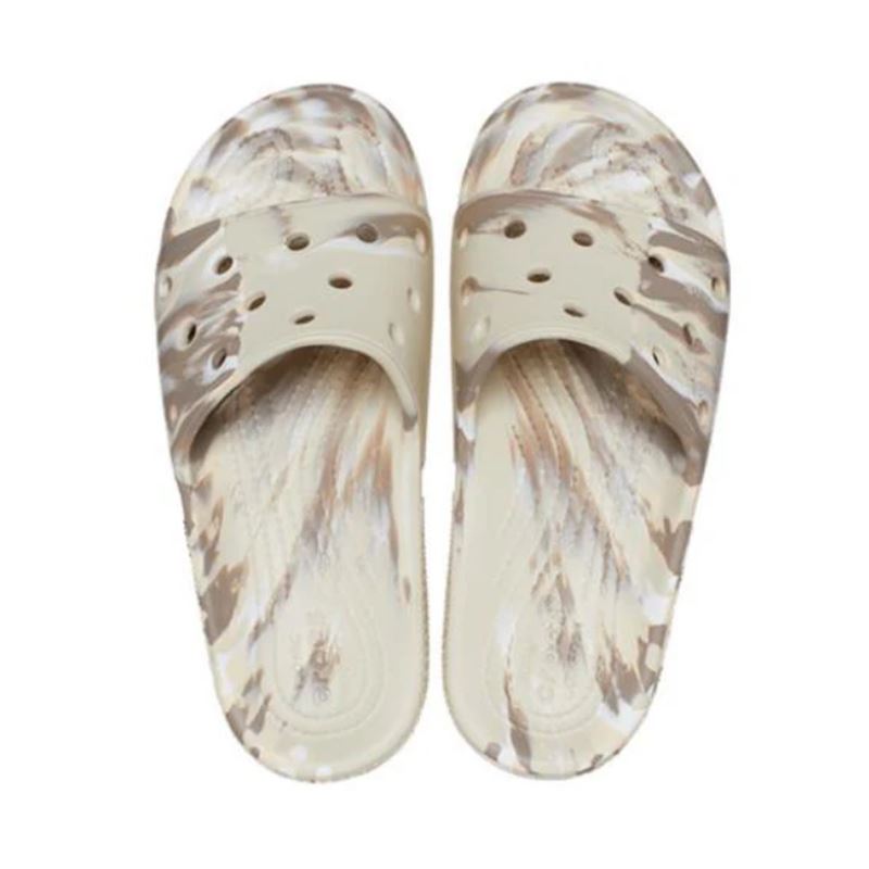 Natikači CROCS Classic Marbled Slide 206879 z edinstvenim marmornatim vzorcem, ki poskrbi za moderen in opazen videz. Lahka konstrukcija iz Croslite™ materiala zagotavlja vrhunsko udobje, medtem ko odprt “slide” dizajn omogoča hitro in enostavno obuvanje. Popolna izbira za sproščene poletne dni, doma ali na poti.