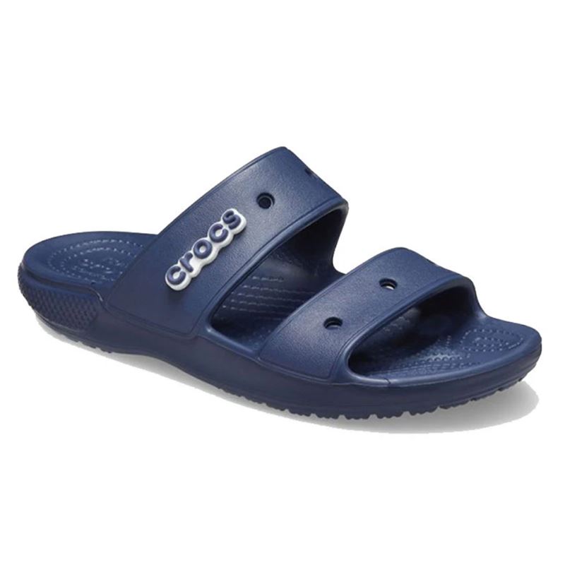 Crocs Classic Sandal 206761 združujejo lahkotnost, udobje in preprost dizajn za vsak dan. Izdelani iz Croslite™ materiala so mehki, vodoodporni in hitro sušeči, nastavljivi trakovi pa zagotavljajo stabilno in udobno prileganje pri hoji na plaži, v mestu ali doma.