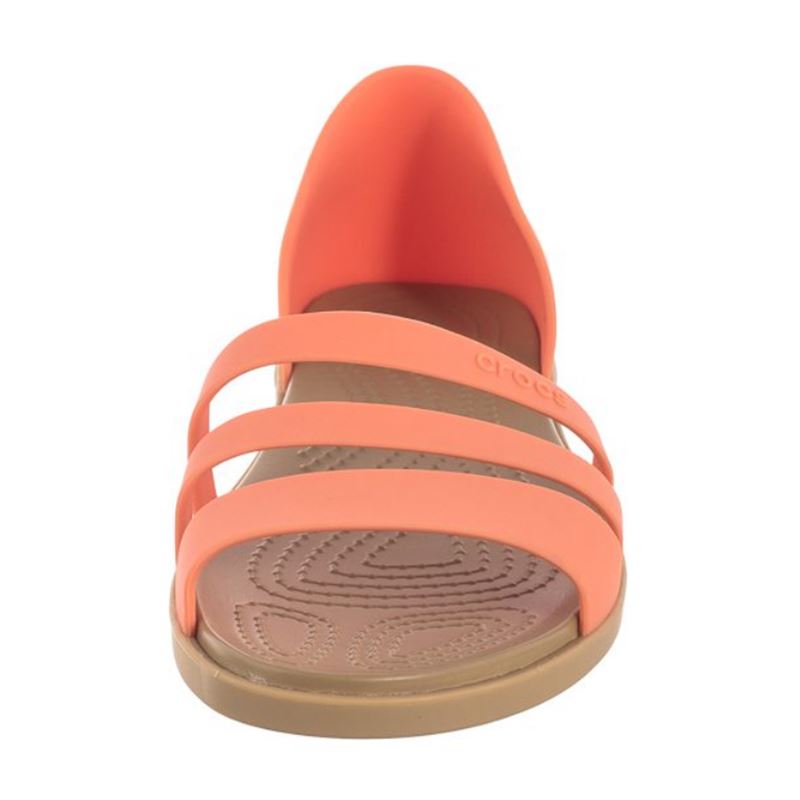 Elegantne in lahke Crocs Tulum Open Flat – ženske sandale z minimalističnim dizajnom in tankimi paščki, ki dajejo moderen, poletno sproščen videz. Mehki materiali in udoben Croslite™ podplat poskrbijo za prijeten občutek pri hoji, zato so odlična izbira za vsakodnevne poletne outfite, mesto ali dopust.