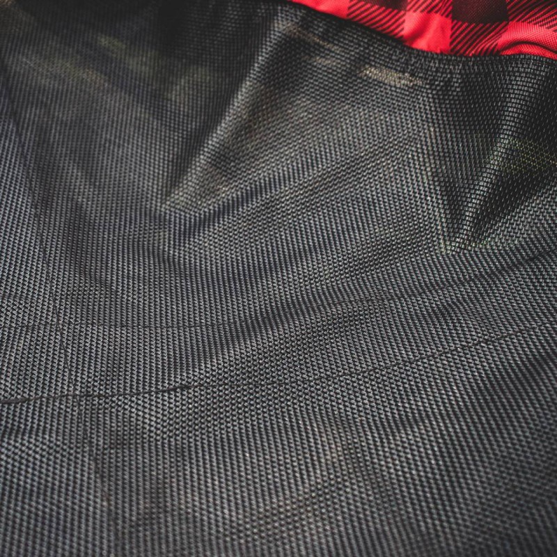 The KUMA Lazy Bear dog bed in red and black checkered color provides comfort for your pet. Equipped with a removable cushion and mesh bottom for easy cleaning, it supports up to 80 kg. An ideal choice for all breeds.