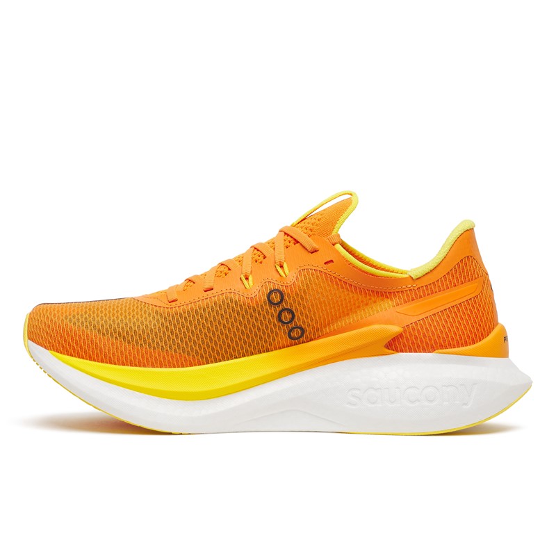 Vrhunske moške karbonske tekaške superge Saucony Endorphin Pro 5 s tehnologijo SPEEDROLL in penama PWRRUN PB ter PWRRUN HG za tekmovanja in hitre cestne teke.