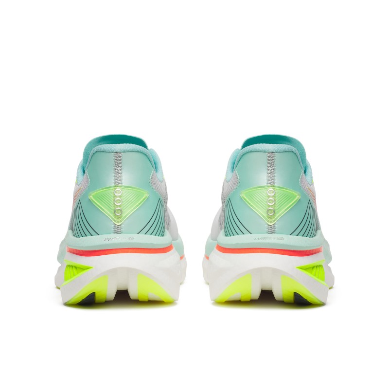 Pospeši tempo z ženskimi tekaškimi supergami Saucony Endorphin Azura. Ultralahki copati s PWRRUN PB blaženjem in SPEEDROLL tehnologijo za hitrejši, mehkejši in učinkovitejši tek.