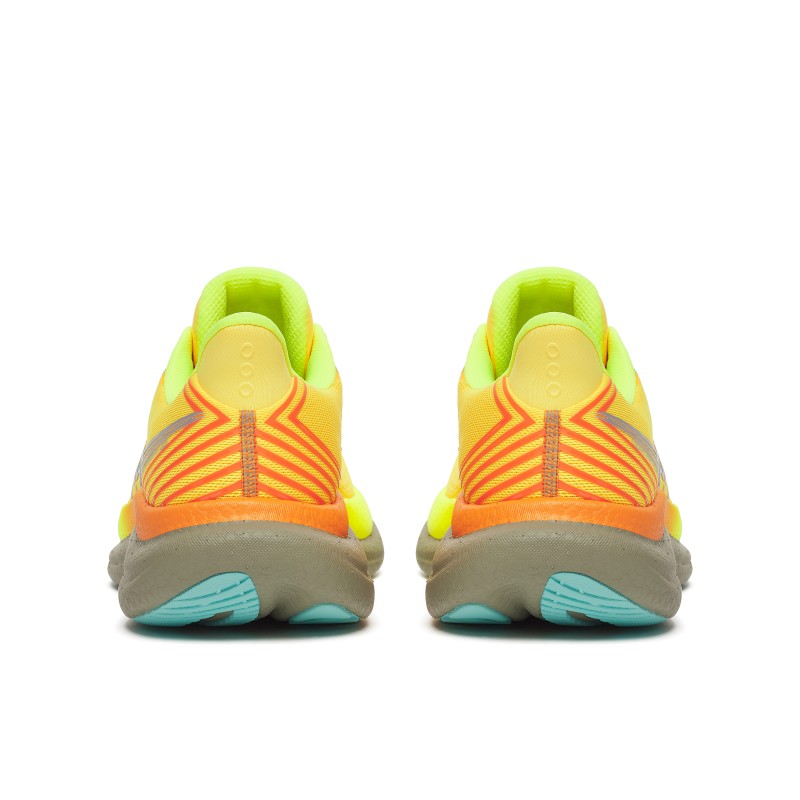 Saucony Triumph 23 moške tekaške superge z vrhunskim PWRRUN PB blaženjem za dolge teke in maksimalno udobje. Lahke, odzivne in zračne – popolna izbira za vsak trening.