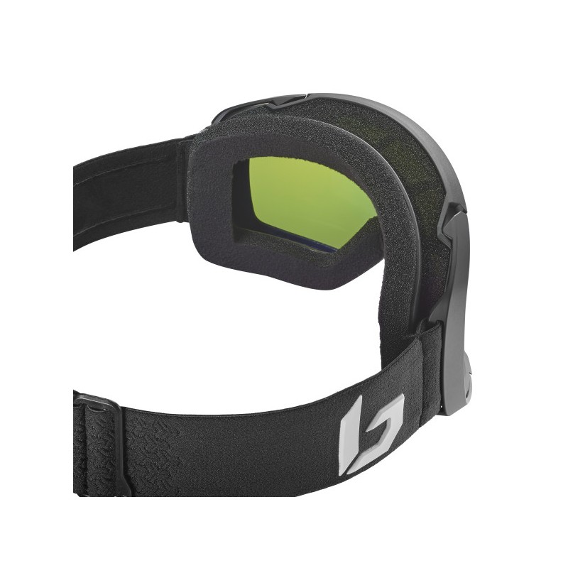 Smučarska očala BOLLE MAMMOTH Black Matte - Volt Ruby so zmogljiva in prilagodljiva očala kategorije 2, zasnovana za optimalno vidljivost v različnih svetlobnih pogojih. 