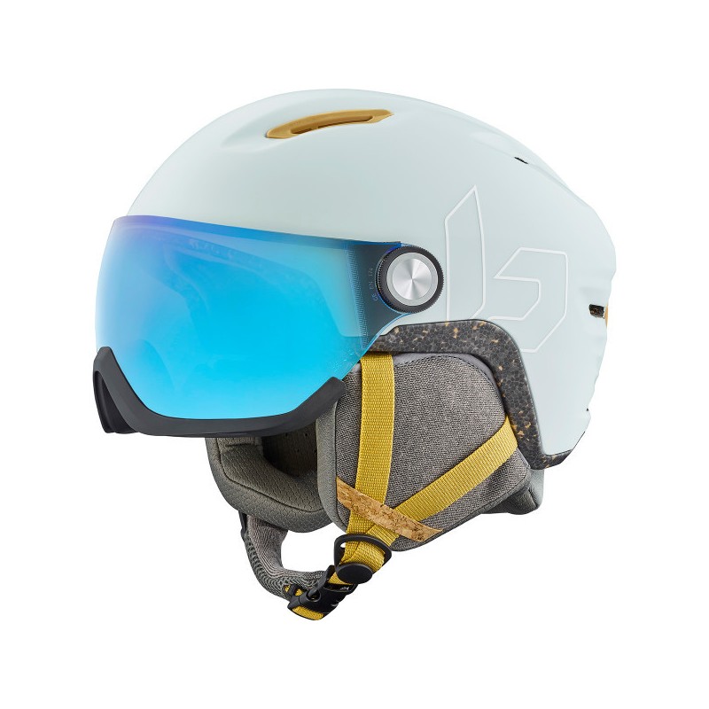 Smučarska čelada ATMOS zdaj vključuje fotokromatski vizir iz 100 % recikliranega materiala in je prva Bolléjeva vizirna čelada z ekološko zasnovo. Namenjena je strastnim smučarjem, ki želijo prispevati k varovanju okolja