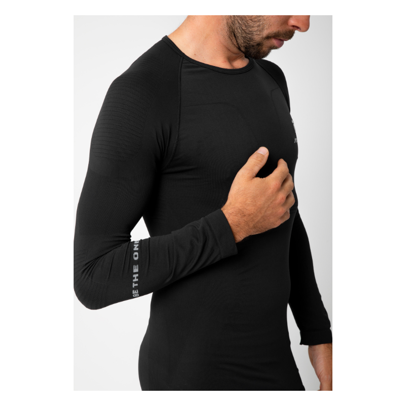 Reusch Underwear Set Warm črn – brezšivno termo spodnje perilo, ki ohranja toploto, odvaja vlago in nudi maksimalno svobodo gibanja. Idealno kot baza za zimske aktivnosti.