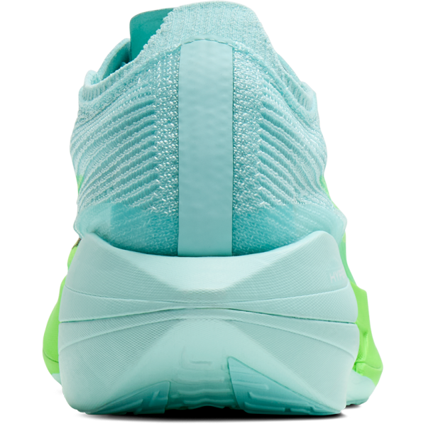 Brooks Hyperion Elite 5 z novo DNA GOLD peno in SpeedVault  karbonsko ploščo prinaša maksimalen povratek energije, eksploziven odriv in izjemno nizko težo (196 g). Idealni za maraton in osebne rekorde.